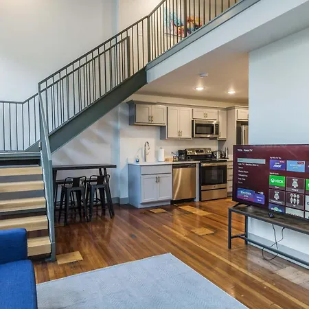 Bright And Modern Loft In Louisville # 204
